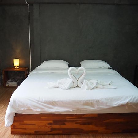 Banmai87 Guest House บ้านไม้87 เกสต์เฮ้าส์ Ayutthaya Eksteriør billede